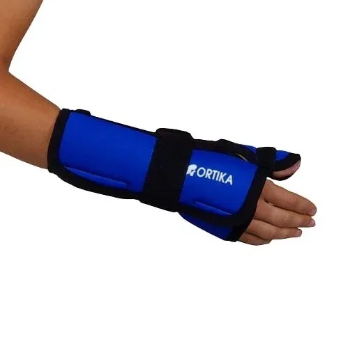 Ortika ortéza zápěstí OR 27 - S pravá 21 cm—Krátká ortéza k fixaci zápěstí a palce duralová tvarovatelná dlaha